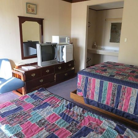 The Bluffs Inn & Suites Decorah Esterno foto