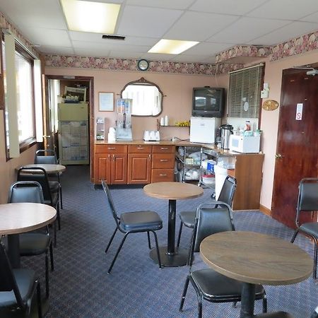 The Bluffs Inn & Suites Decorah Esterno foto