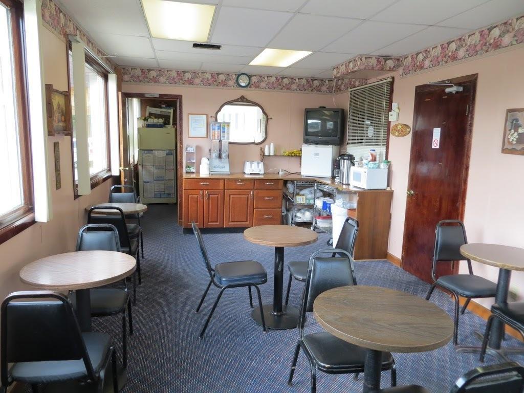 The Bluffs Inn & Suites Decorah Esterno foto